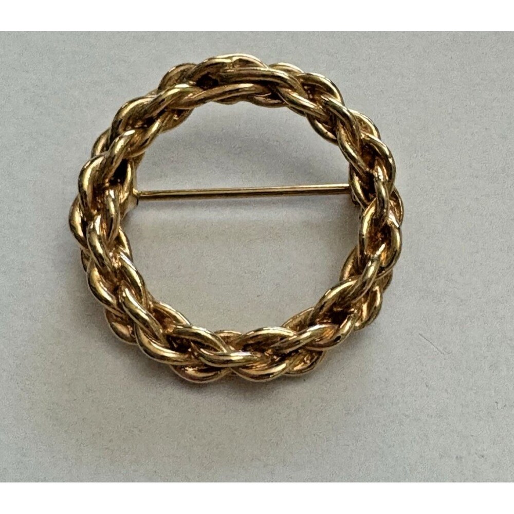 Vintage Braided Rope Circle Brooch Gold Tone 1 Inch Wreath Pin